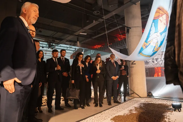 Солідарність з Україною: відкриття виставки “Маріуполь. Шлях пам'яті та мрії” у Гданську