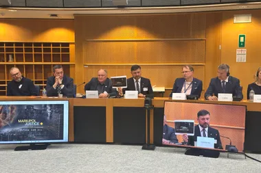 У Європарламенті закликали визнати руйнування Маріуполя свідомим злочином проти людяності та презентували проєкт відновлення справедливості